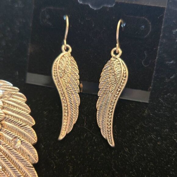 NWOT Angel Wing Pendant and Earrings - Picture 6 of 6